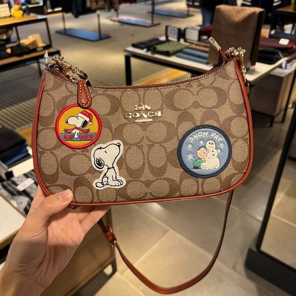 Coach X Peanuts Teri Shoulder Bag In Signature Canvas With Patches ce848 - Picture 5 of 9